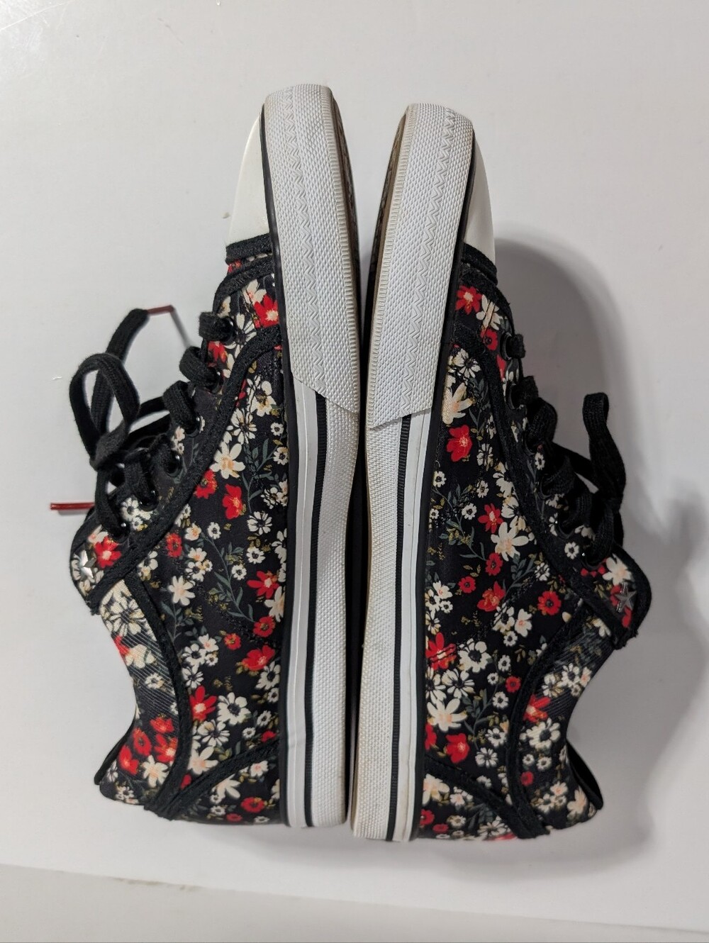 Skechers Black Floral Low-Top Lace-Up Sneakers - Picture 6 of 9